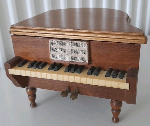 Vintage wooden baby - baby, grand