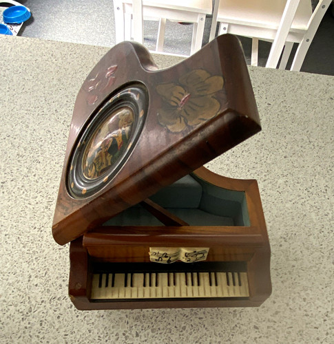 Piano shaped wooden music - wooden,