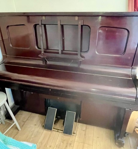 Pianola self playing piano - pianola, self-playing